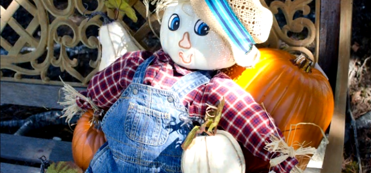 Easiest DIY Halloween Scarecrow You’ll Make (Video) Easiest DIY Halloween Scarecrow You’ll Make (Video)